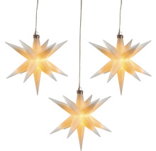 Drei leuchtende Sterne als Dekoration für die Weihnachtszeit