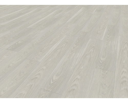 Parquets stratifiés clairs à motif en chevrons