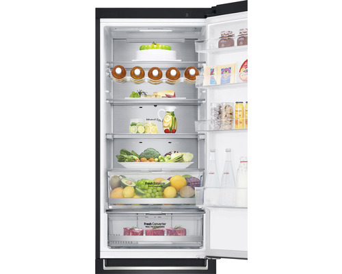 Geöffneter Kühlschrank mit Lebensmitteln