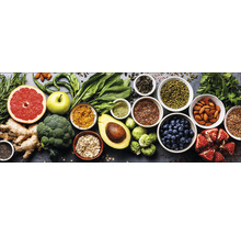 Variété de fruits frais, légumes, noix, graines et légumineuses dans des bols