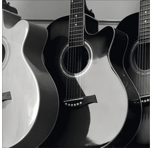 Trois guitares acoustiques dans le magasin de guitares