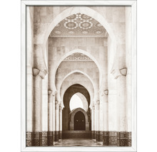 Gerahmtes Bild des Säulengangs einer Moschee mit Torbogen