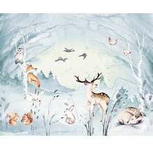 Illustration eines Winterwaldes mit Tieren wie Hirschen, Füchsen, Hasen, Eichhörnchen, Eulen und Vögeln