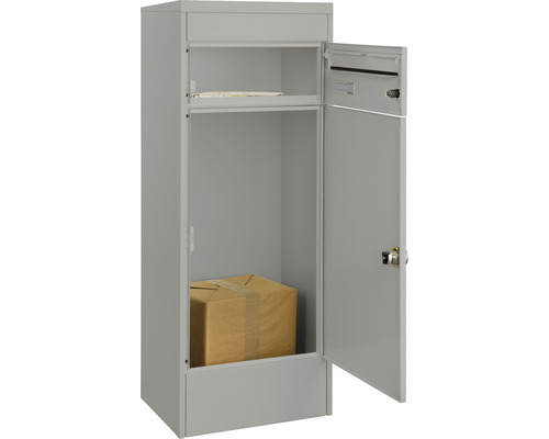 Offener grauer Paketbriefkasten mit Paket und Briefen