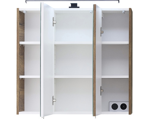 Armoire de toilette ouverte avec trois portes et des étagères