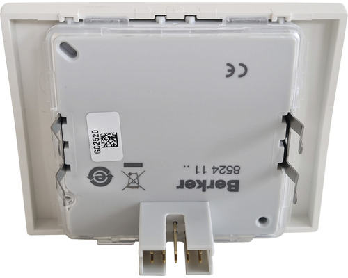 Rückansicht eines Berker Schalters mit CE-Kennzeichnung und Recyclingsymbol.