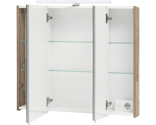 Armoire de toilette ouverte avec étagères en verre et éclairage