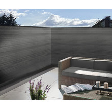 Terrasse mit Sichtschutzwand, Sitzgruppe und Tisch für den Außenbereich