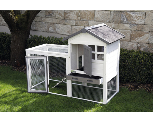 Hühnerstall aus Holz mit Freilaufgehege im Garten