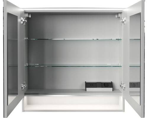 Armoire de toilette ouverte avec étagères en verre et prise électrique