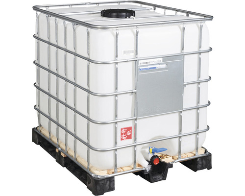 Wassertank mit Gitterbox auf Palette