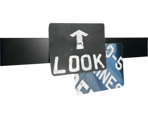 Dekorationsobjekt mit Straßenschildern und Metallplatte