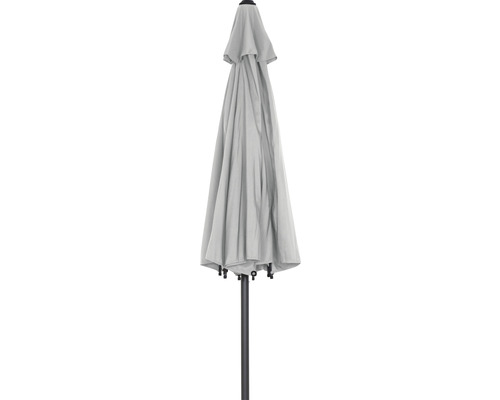 Geschlossener Sonnenschirm mit Mast