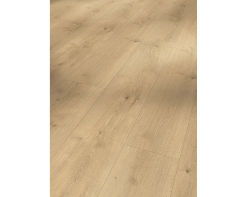 Helle Laminatboden-Fläche mit Holzoptik