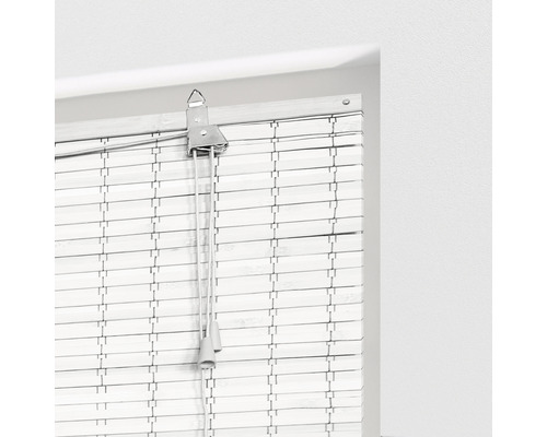 Vue détaillée d''un store vénitien à la fenêtre