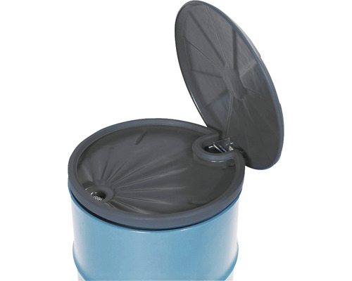 Regentonne mit offenem Deckel