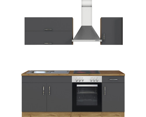 Küchenzeile mit Spüle, Kochfeld, Backofen, Dunstabzugshaube und Schränken