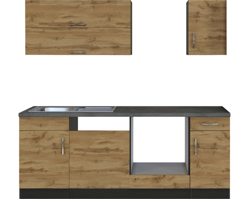 Küchenzeile mit Spüle und Hängeschränken