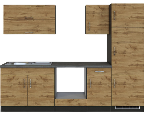 Küchenzeile mit Spüle, Hängeschränken und Unterschränken