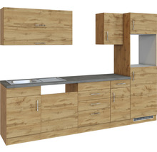 Cuisine complète avec évier, tiroirs et armoires suspendues aspect bois