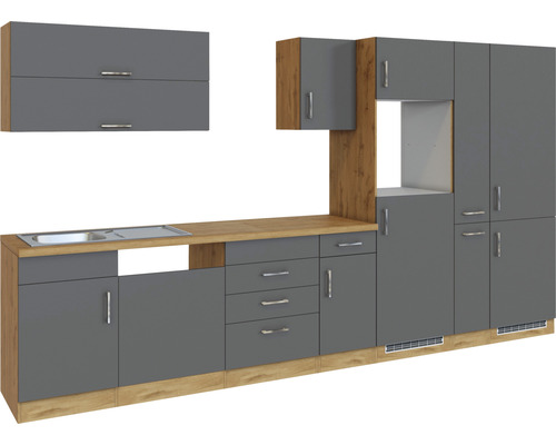 Küchenzeile mit Spüle, Schubladen und Schränken