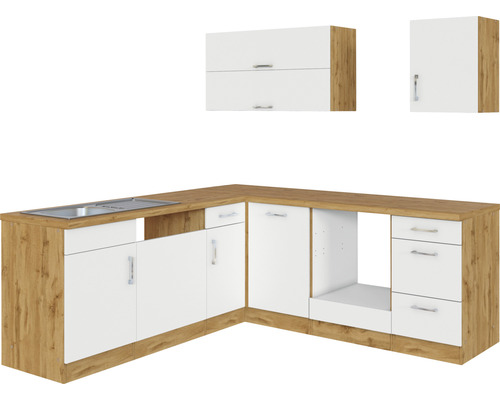 Küchenzeile mit Spüle und Hängeschränken