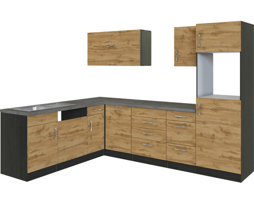 Küchenzeile mit Spüle, Unterschränken und Hängeschränken