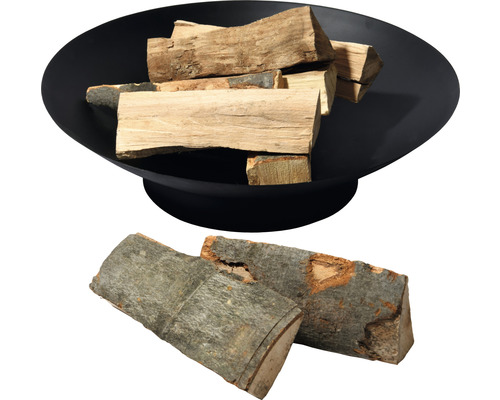 Feuerschale aus Metall mit Brennholz