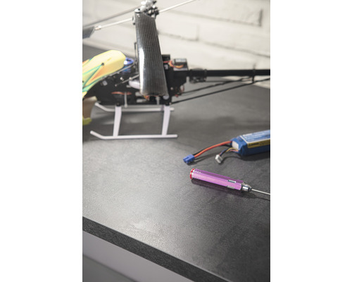 Funkferngesteuerter Hubschrauber mit Akku und Schraubendreher