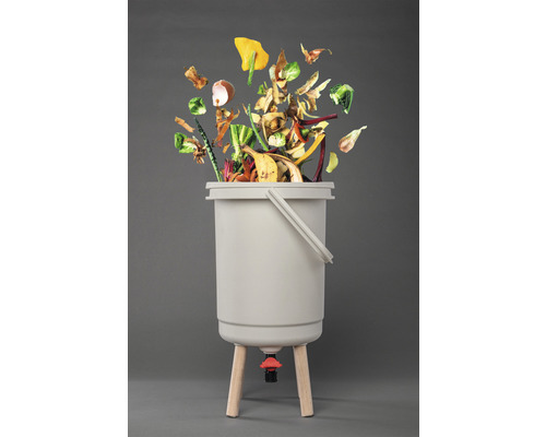 Kompostbehälter mit organischen Abfällen