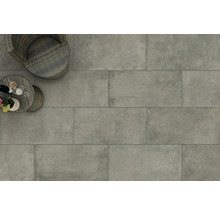 Carreaux grand format sur une terrasse avec coin salon
