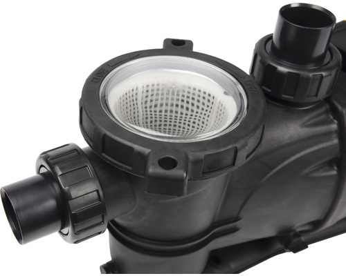 Detailaufnahme einer Poolpumpe mit Filterkorb