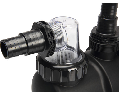 Vue détaillée d''une pompe de bassin avec préfiltre