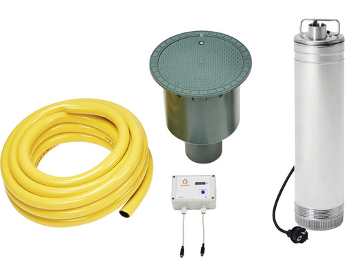 Komponenten für eine Gartenbewässerungsanlage: Schlauch, Pumpensteuerung, Erdtank und Tauchdruckpumpe.