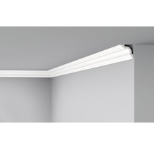 Raumecke mit montierter Zierleiste zwischen Wand und Decke