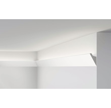 Innenraumszene mit indirekter Beleuchtung in einem modernen Design