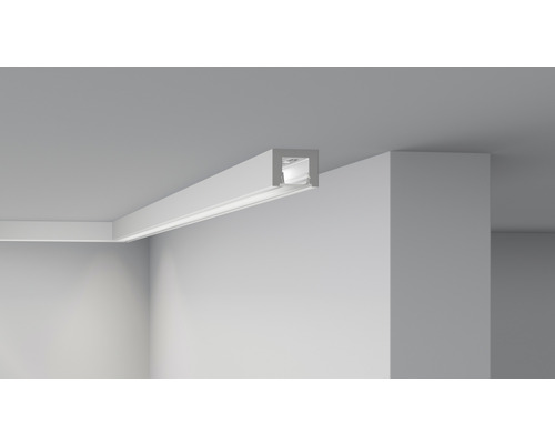 Pièce avec profilé de plafond et éclairage indirect