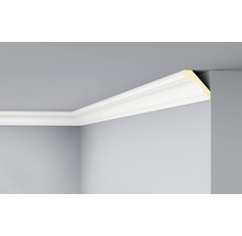 Weisse Zierleiste an Wand und Decke