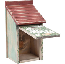 Dekoratives Vogelhaus aus Holz mit Gänseblümchenmuster