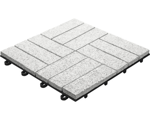 Quadratische Terrassenfliese aus Steinimitat mit Kunststoffunterkonstruktion