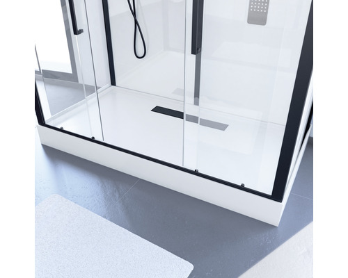 Gros plan d''une cabine de douche avec cadre noir et receveur de douche blanc