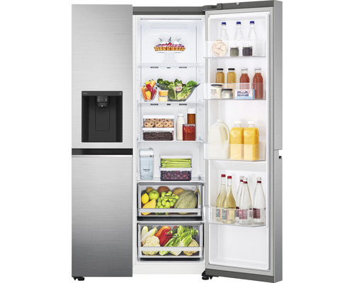 Geöffneter Side-by-Side Kühlschrank mit Lebensmitteln in Regalen und Schubladen