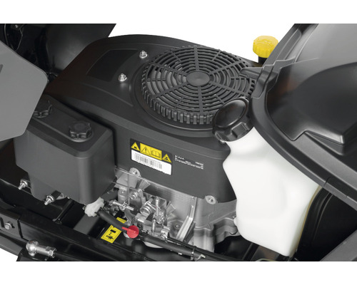 Detailansicht des Motors eines Rasentraktors