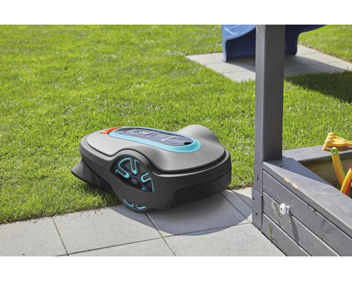 Gardena Mähroboter auf Rasenfläche