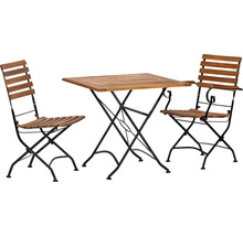 Quadratischer Gartentisch mit zwei Stühlen aus Holz und Metall