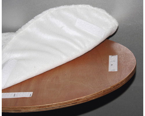 Surface de couchage pour chat avec fermeture velcro pour fixer le coussin