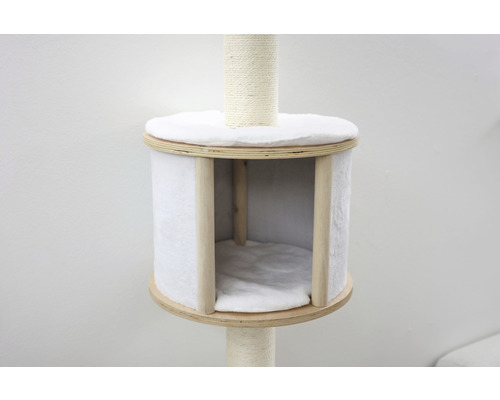 Arbre à chat avec niche