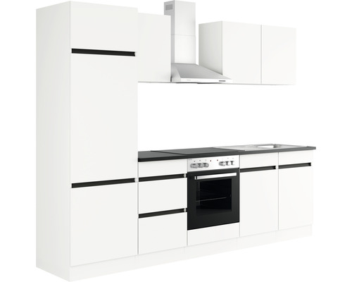 Cuisine moderne avec armoires blanches, hotte aspirante et four intégré.