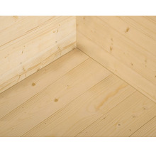 Vue intérieure d''un abri de jardin avec mur en bois et plancher en bois