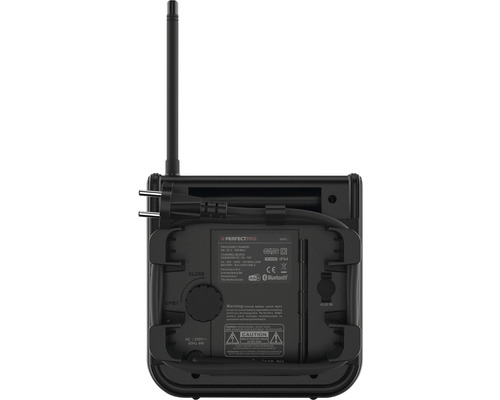 Vue arrière d''une radio de chantier avec antenne, fiche secteur et compartiment à piles